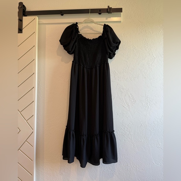 Max Studio Dresses & Skirts - Max Studio Black Maxi Dress with Puff Sleeves Size Large
